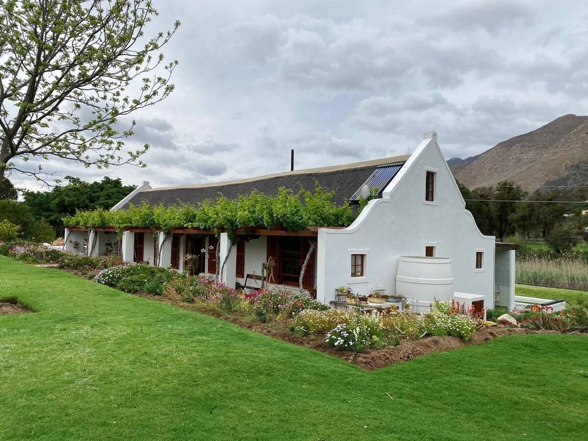 Cape Dutch cottage and garden at Alpaca Inn